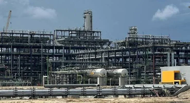 الحكومة النيجيرية تقترح مبادلة الدولار لإمدادات "دنجوت"