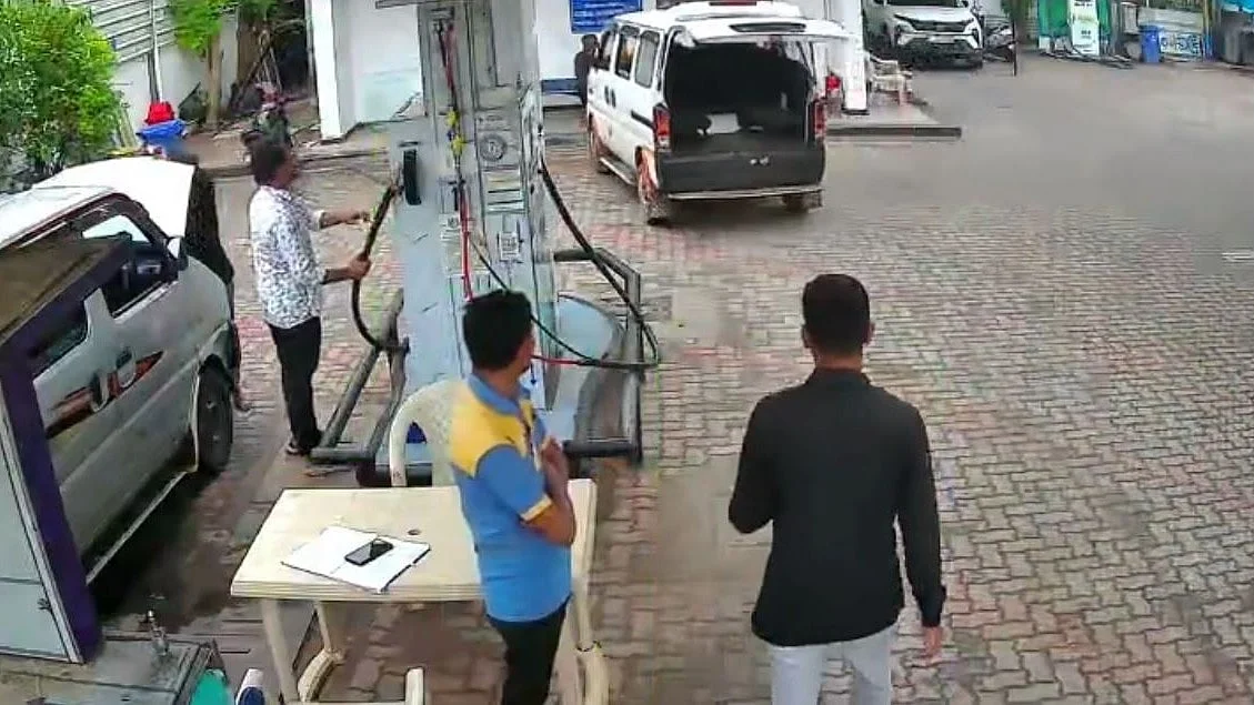 سائق صهريج يلقى حتفه في حادث مؤسف بمضخة وقود