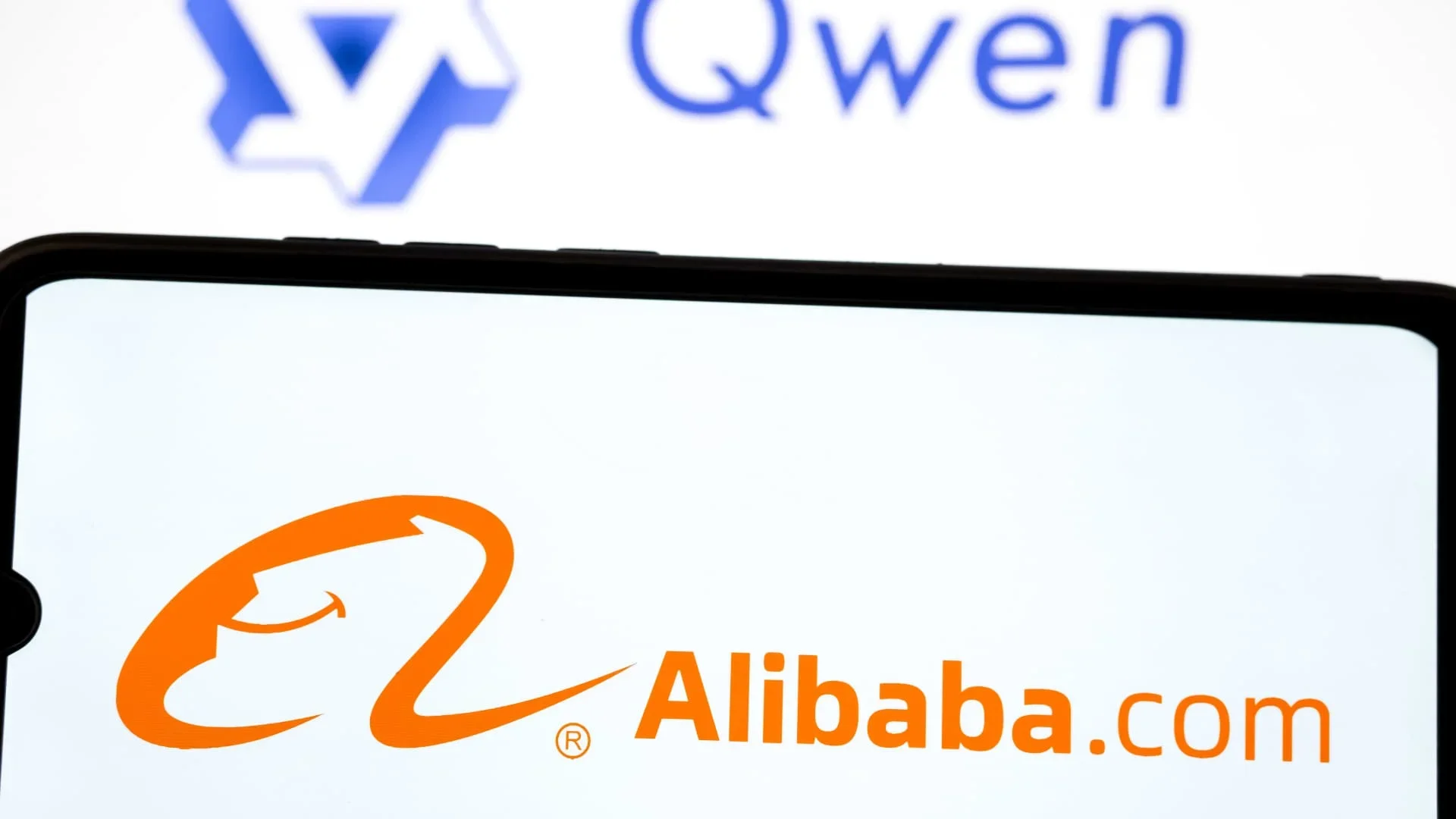قفزة ملحوظة في أسهم علي بابا عقب إطلاق Qwen3.8-Max