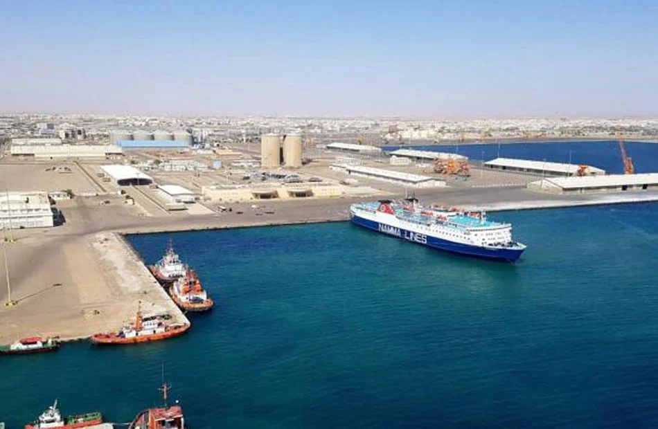 حركة نشطة في موانئ البحر الأحمر